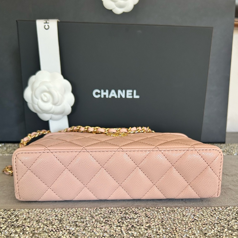 CHANEL (26P) Slim Vanity with Chain Caviar Leather fits Large IPhone - Picture 9 of 16